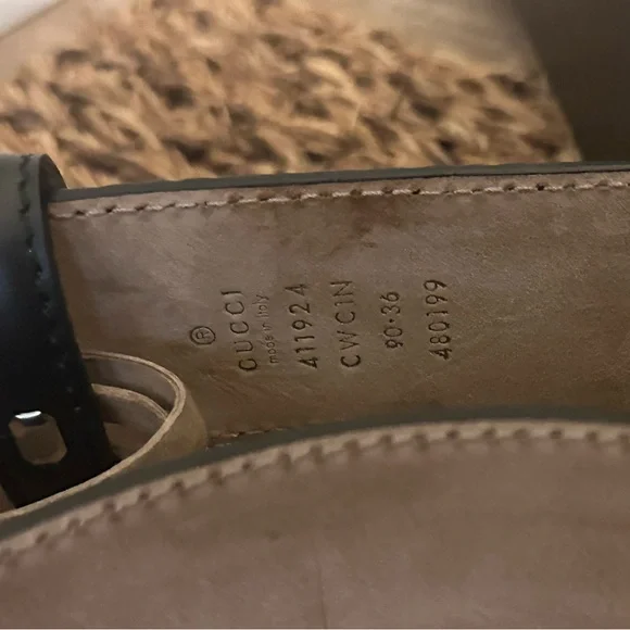 Gucci Leather Belt in Black with Large Silver Interlocking Gs - US 32 - Picture 3 of 4